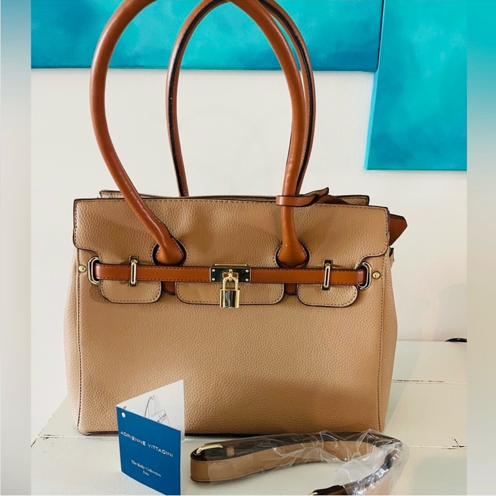 Adrienne Vittadini “Kelly Collection” Tote – Like New w/ Strap